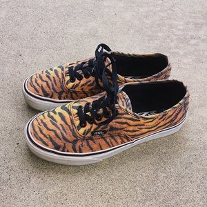 Tiger print Vans